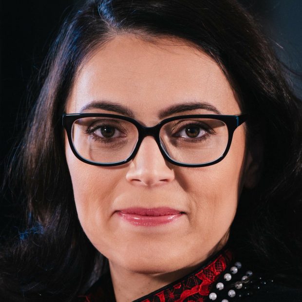 (Română) Mihaela Mohorea